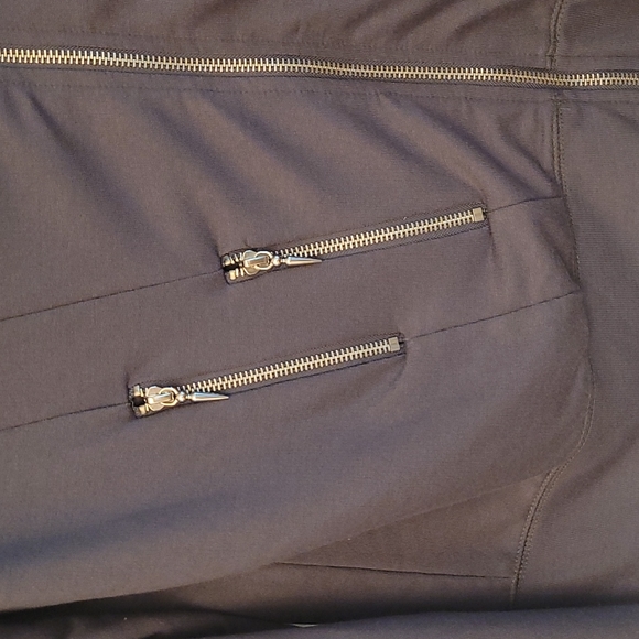 LIKE NEW Rock & Republic Grey Metal Zipper Detail Sweatshirt Material MotoJacket - Picture 4 of 11